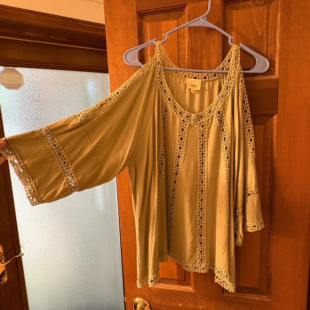 Sterling & Stitch Women's Olive Green Lace Trim Top